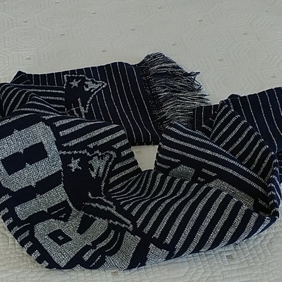 PATRIOTS Navy and Metallic Silver Patriots Scarf - Picture 2 of 8